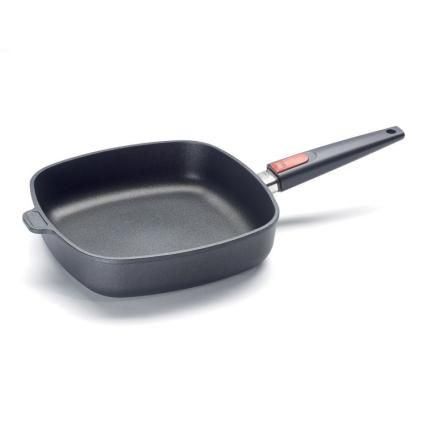 Tava s neprijanjajućim premazom TITANIUM NOWO, 26 x 26 cm, uklonjiva ručka, WOLL