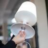 Prenosiva stolna lampa LIGHT TO GO, organsko siva, Koziol