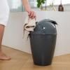 Kanta za smeće s pokretnim poklopcem DEL M, 12 l, prirodno siva, Koziol