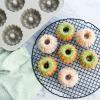 Pekač za kolače ANNIVERSARY BUNDLETTE BUNDT, za 6 mini torti, zlatna, Nordic Ware