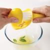 Preša za citrusno voće YELLOW CATCHER, Joseph Joseph