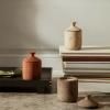 Mirisna svijeća URA BURNED SIENNA 13 cm, smeđa, kamene posude, ferm LIVING