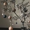215376 1 vanocni koule marble 5 cm sada 8 ks sklo ferm living