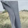 215588 1 rucnik 70 x 135 cm cerna bavlna humdakin