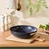 224136 1 neprilnava panev essential 30 x 9 cm cerna hlinik le creuset