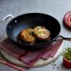 223206 2 neprilnava panev toughened 30 x 11 5 cm cerna hlinik le creuset