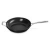 224238 2 neprilnava panev essential 30 x 6 5 cm cerna hlinik le creuset